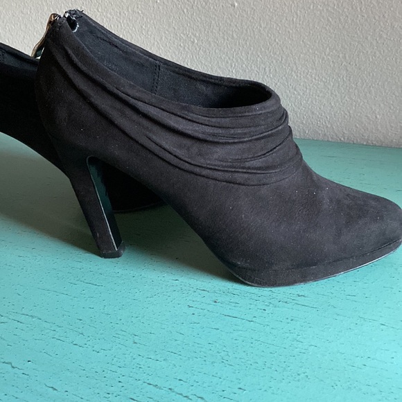 Coach Black Suede Booties Sz 9 - Picture 4 of 7
